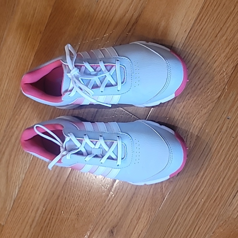 Golf shoes